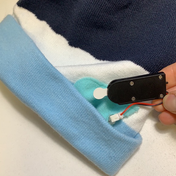 NWT❄️Shine With Wembley! flashy Light-Up Beanie ❄️ - Picture 10 of 11